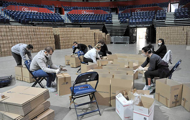 Весић: Први пакети за 173 хиљаде пензионера кренуће из Штарк арене у четвртак